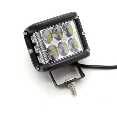 Luz LED quadrada preta com seis LED e quatro laterais