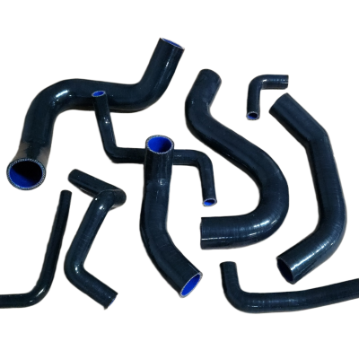 Conjunto de tubos flexíveis pretos com interior azul de várias formas