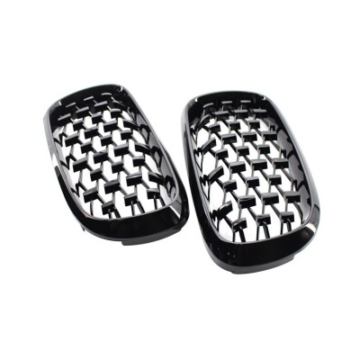 Grelhas dianteiras cromadas e pretas para automóvel
