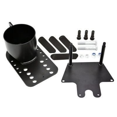 Conjunto de acessórios metálicos pretos com parafusos e porcas