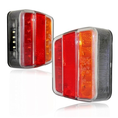 Par de farolins traseiros retangulares em plástico vermelho, laranja e transparente