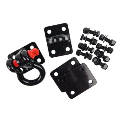 Conjunto de ferragens em metal preto com parafusos e porcas