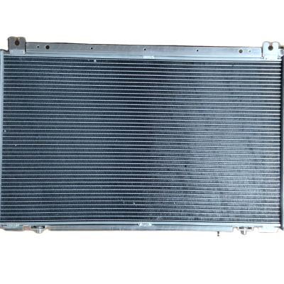 Radiador metálico para automóvel com aletas horizontais e estrutura de alumínio