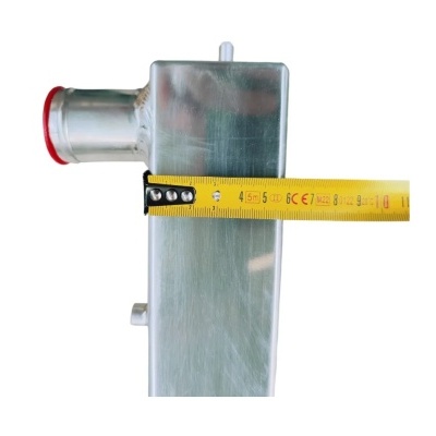 Objeto metálico prateado com fita métrica amarela