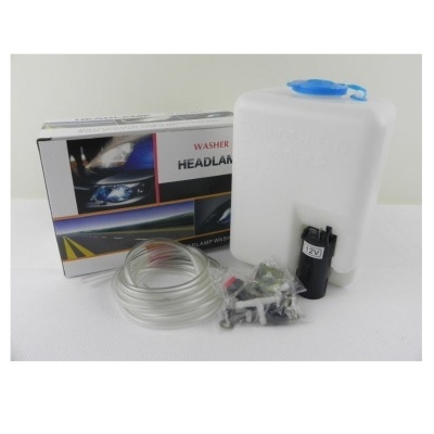 Kit de lavagem para faróis com reservatório branco, motor 12V preto, tubo transparente e parafusos junto à caixa com imagem de faróis