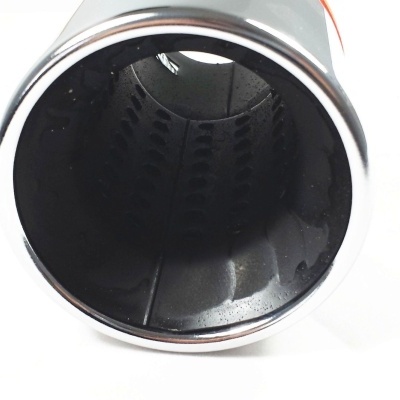 Ponta de escape de automóvel em metal cromado com interior preto