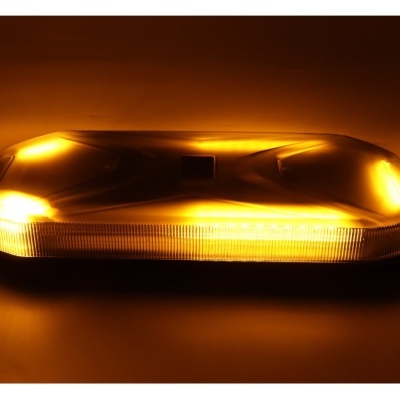 Luz de sinalização amarela iluminada com capa plástica transparente