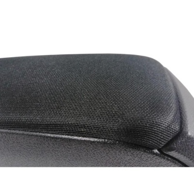 Apoio de braço preto com tecido texturizado e base em plástico