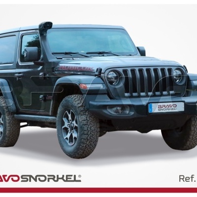 SUV preto com snorkel e pneus robustos, logótipo BRAVO SNORKEL