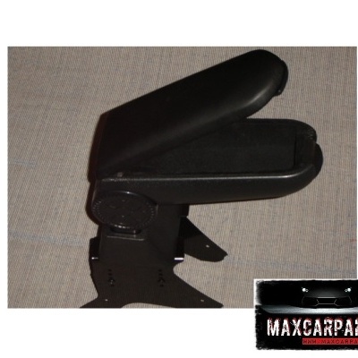 Apoio de braço para carro preto em fundo claro com etiqueta MAXCARPARTS