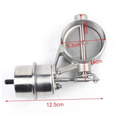 Peça metálica com rede fina e medidas em centímetros sobre fundo branco
