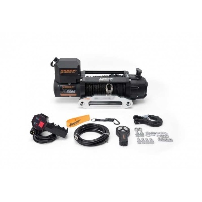 Guincho elétrico preto com acessórios e cabos sobre fundo branco