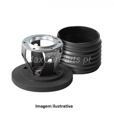 Peças automóveis em suporte metálico e plástico preto sobre fundo branco