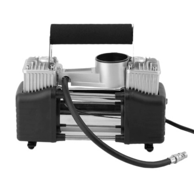 Compressor de ar portátil cinza e preto com alça e tubo flexível