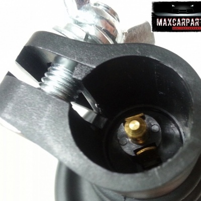 Suporte ou conector automóvel com parafuso e texto MAXCARPARTS