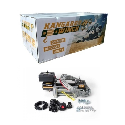 Kit de guincho elétrico KANGAROO WINCH com cabo metálico e acessórios em frente à caixa de embalagem