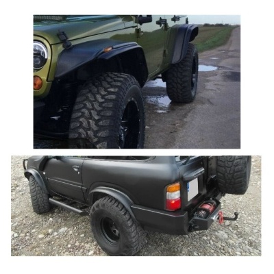 Dois veículos fora de estrada com pneus grandes e acessórios em terrenos diferentes