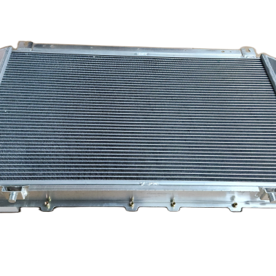 Radiador metálico retangular automóvel prateado