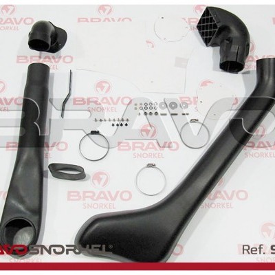 Conjunto de snorkel automóvel com vários componentes pretos e acessórios em fundo branco.