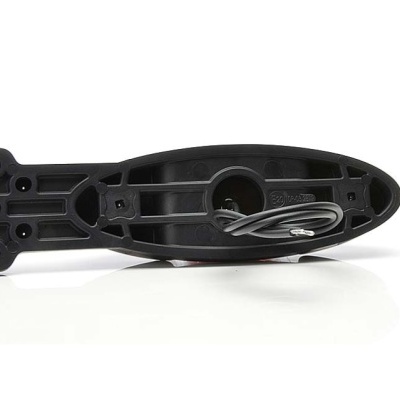 Suporte plástico preto com cabo elétrico e orifícios de fixação