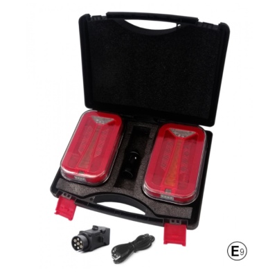 Estojo preto aberto com luzes traseiras vermelhas, cabo e adaptador
