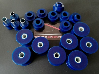 Rolamentos ou buchas azuis com corpo metálico central em superfície preta com cartão promocional