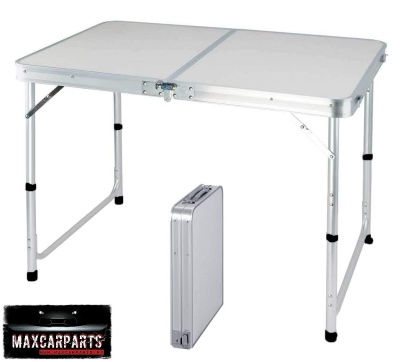 Mesa portátil dobrável em alumínio com mala de transporte.