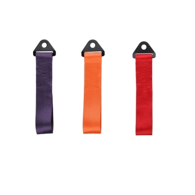 Três alças de tecido colorido com suporte triangular preto.