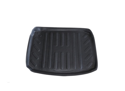 Tapete de carro preto com textura e relevos sobre fundo branco
