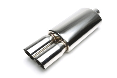 Silenciador automóvel metálico prateado com duas saídas cilíndricas