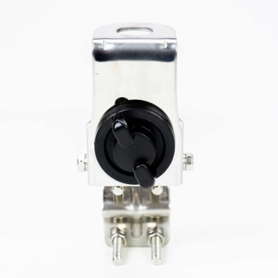 Interruptor metálico prateado com botão giratório preto e dois pinos