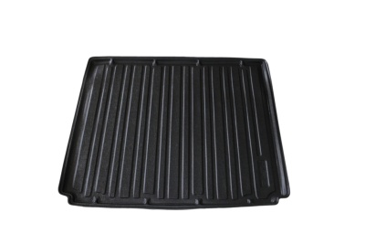 Tapete de automóvel preto com ranhuras para bagageira