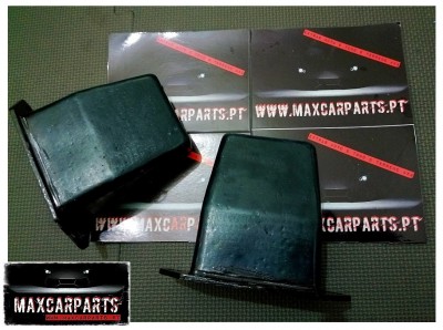Acessórios automóveis pretos sobre fundo com texto WWW.MAXCARPARTS.PT
