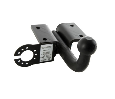 Engate reboque em metal preto com etiqueta branca