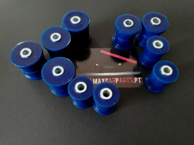 Dez casquilhos cilíndricos azuis com núcleo metálico sobre superfície preta e cartão MAXCARPARTS.PT