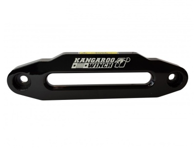 Suporte de metal preto para guincho com texto KANGAROO WINCH
