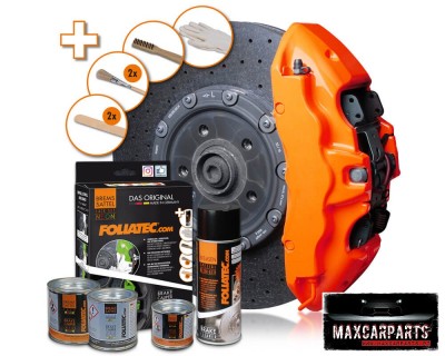 Conjunto de peças de travões automóvel com disco, pinça laranja, latas e spray FOLIATEC, escovas, luvas e caixa em fundo claro