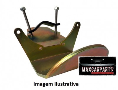 Suporte metálico dourado com parafusos e barra preta com logo MAXCARPARTS