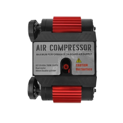Compressor de ar portátil preto e vermelho com rótulo e botões laterais