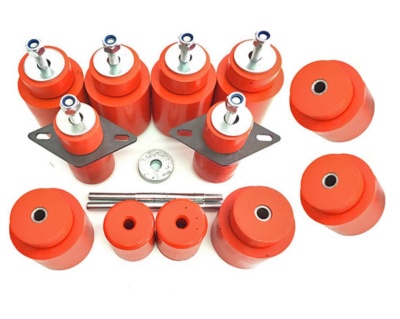 Conjunto de peças de suspensão automóvel em borracha laranja e metal prateado