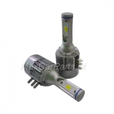 Duas lâmpadas LED automotivas prateadas com detalhes azuis