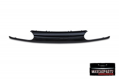 Grelha dianteira preta para automóvel com linhas horizontais