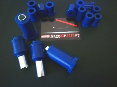 Peças azuis de borracha e metal com cartão WWW.MAXCARPARTS.PT