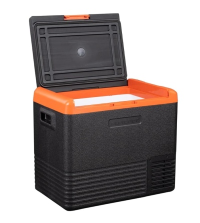 Caixa térmica preta com acabamento laranja e tampa aberta