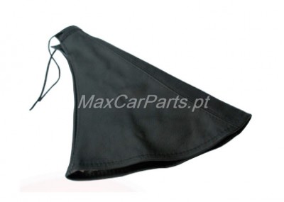 Máscara preta com cordão de ajuste sobre fundo branco