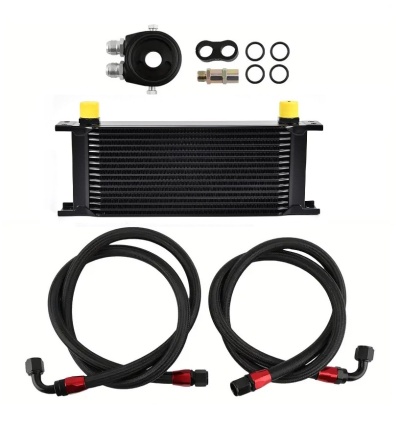 Kit de radiador de alumínio preto com mangueiras e peças de montagem em fundo branco