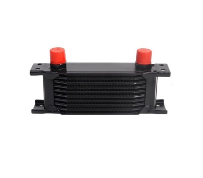 Intercooler automóvel preto com tampas vermelhas nas extremidades