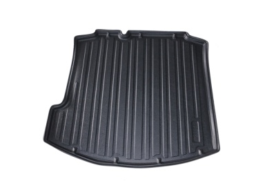 Tapete de porta-malas preto com ranhuras e bordas elevadas