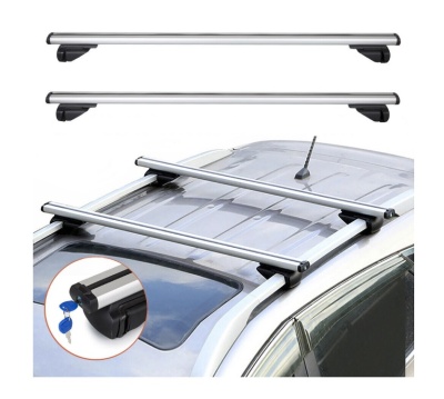 Conjunto de barras de tejadilho prateadas com suporte preto e fechadura, montadas num carro prateado.