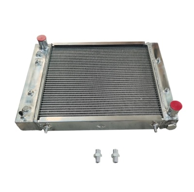 Radiador automóvel metálico com tampas vermelhas e duas peças metálicas